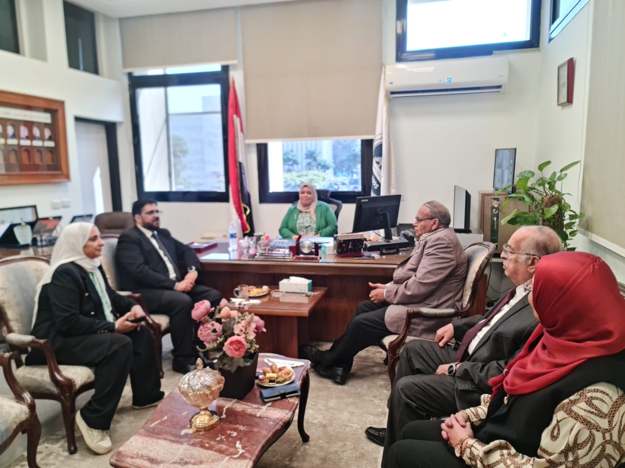 جامعة عين شمس تعقد لقاء مع خبير الأمن السيبراني من جامعة إيست لندن