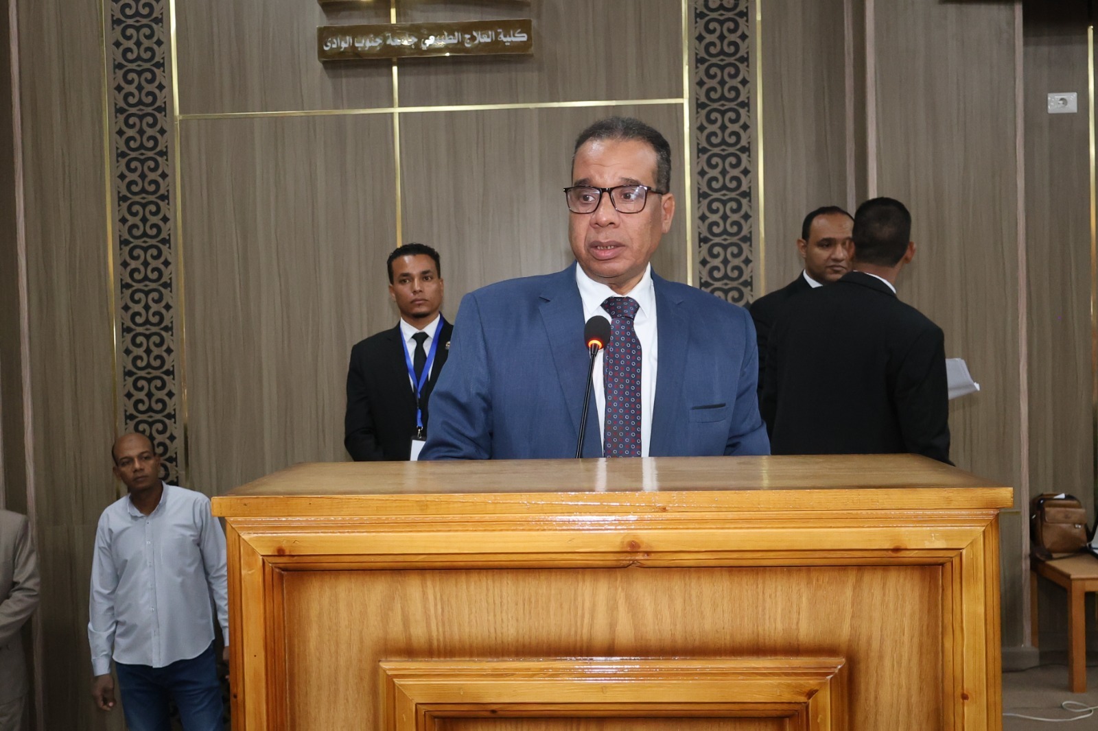 جامعة قنا تطلق شارة بدء فعاليات المؤتمر الدولي التاسع لقسم التاريخ بكلية الآداب