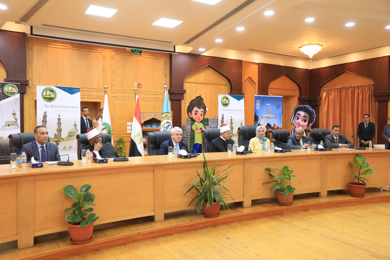 وزير التعليم العالي يشاهد المسلسل الكرتوني نور وصندوق الأسرار بجامعة الأزهر