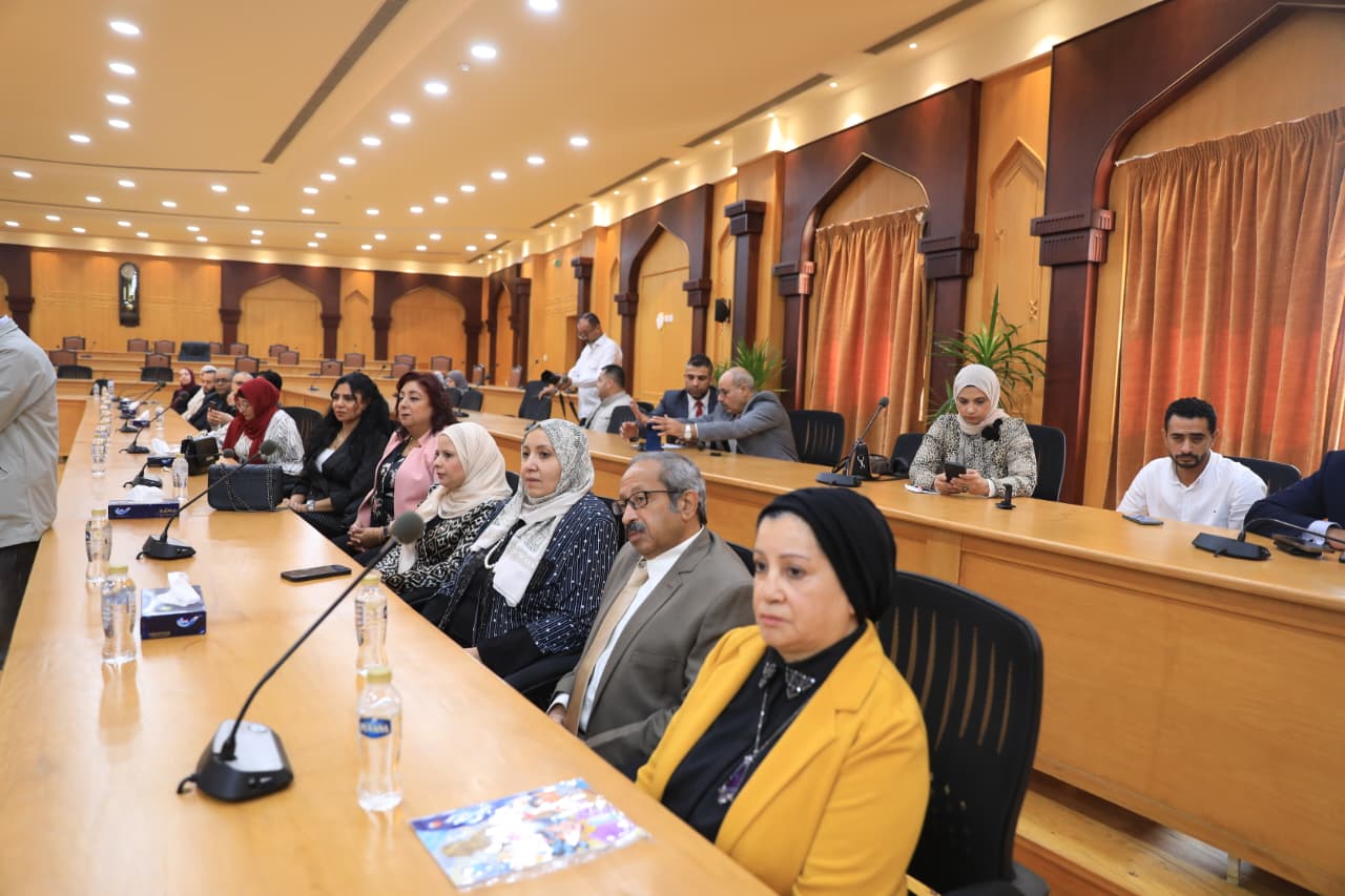 وزير التعليم العالي يشاهد المسلسل الكرتوني نور وصندوق الأسرار بجامعة الأزهر