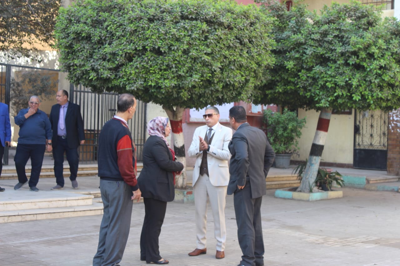 مدير تعليم الجيزة يوجه تعليمات صارمة للانضباط في جميع المدارس