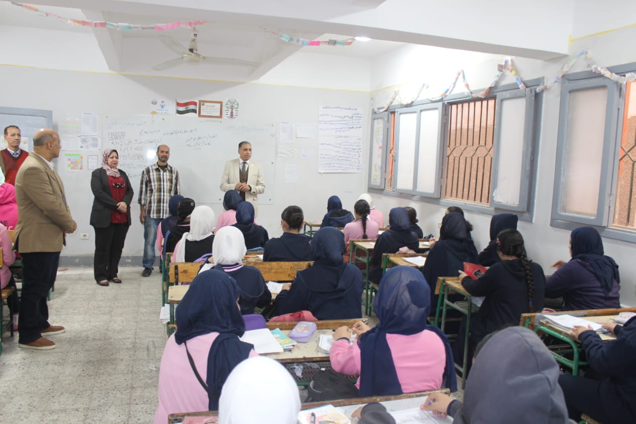 مدير تعليم الجيزة يوجه تعليمات صارمة للانضباط في جميع المدارس