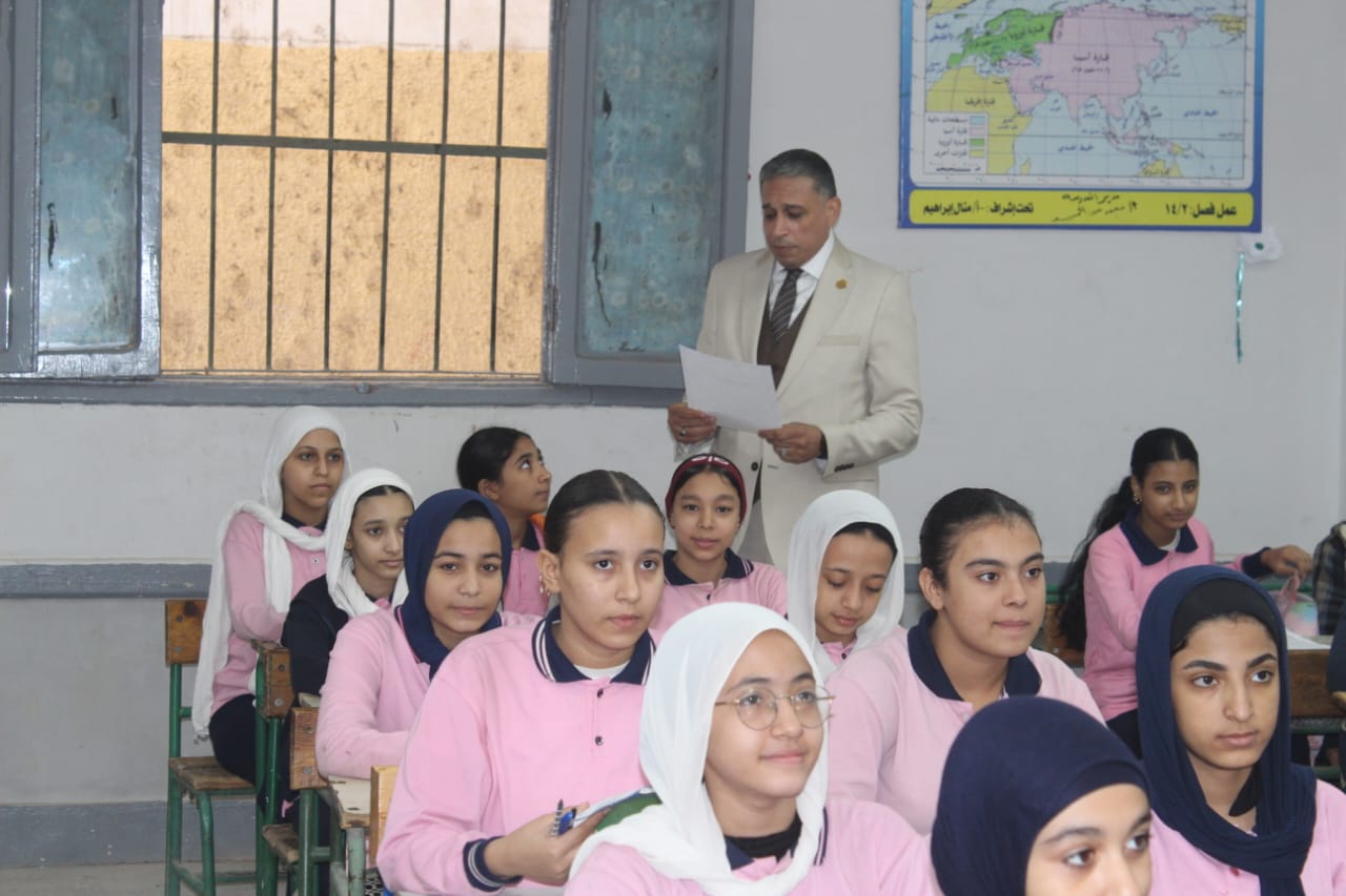 مدير تعليم الجيزة يوجه تعليمات صارمة للانضباط في جميع المدارس