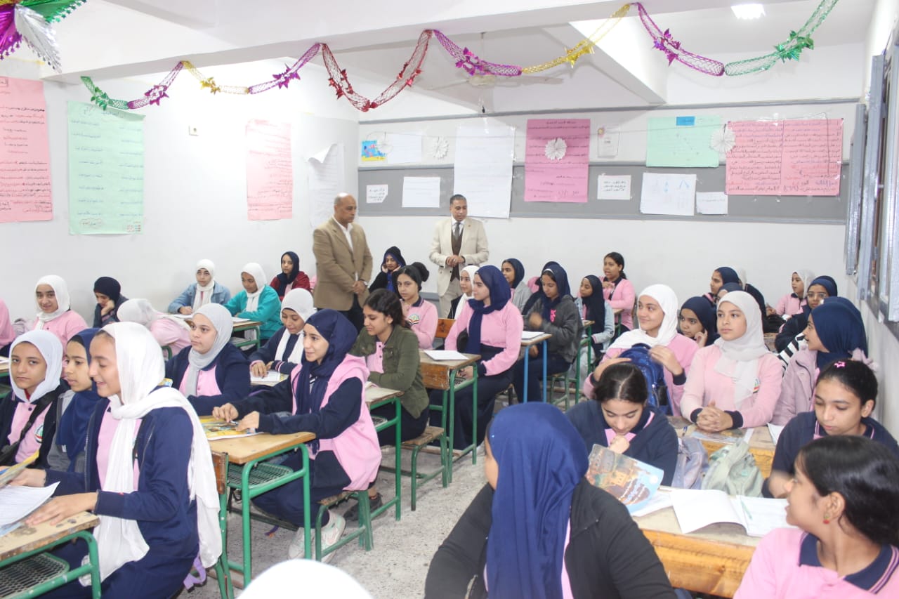 مدير تعليم الجيزة يوجه تعليمات صارمة للانضباط في جميع المدارس