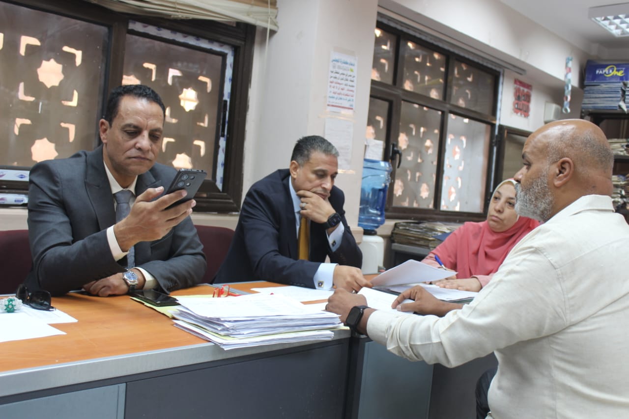 عطية يتفقد مدارس بولاق الدكرور مجددًا للتأكد من تحقيق الانضباط المدرسي 