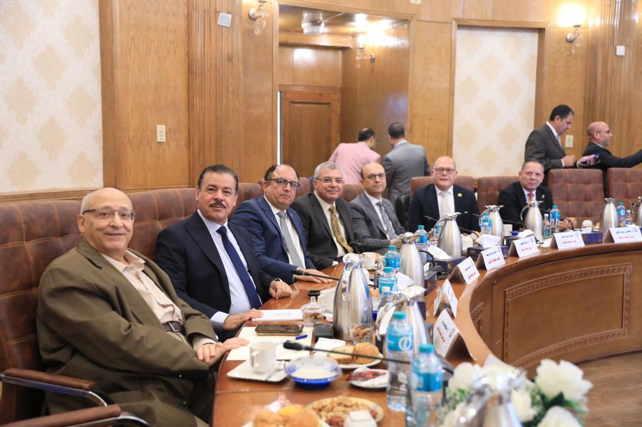 رئيس جامعة سوهاج يشارك في اجتماع المجلس الأعلى للجامعات