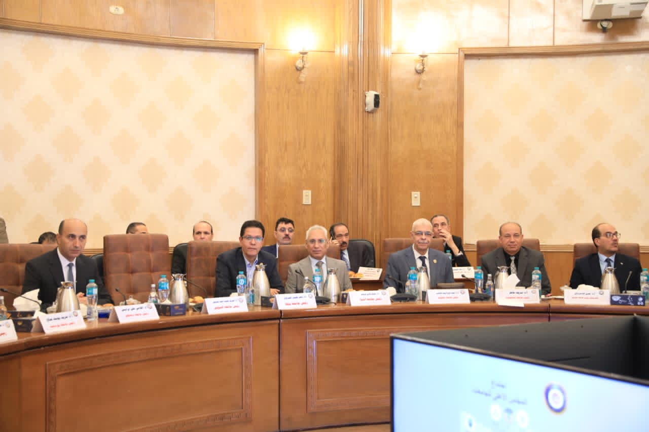 رئيس جامعة المنوفية يشارك في اجتماع المجلس الأعلى للجامعات