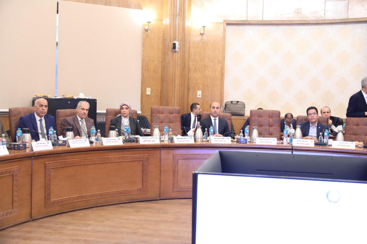 رئيس جامعة الأقصر يشارك في جلسة المجلس الأعلى للجامعات