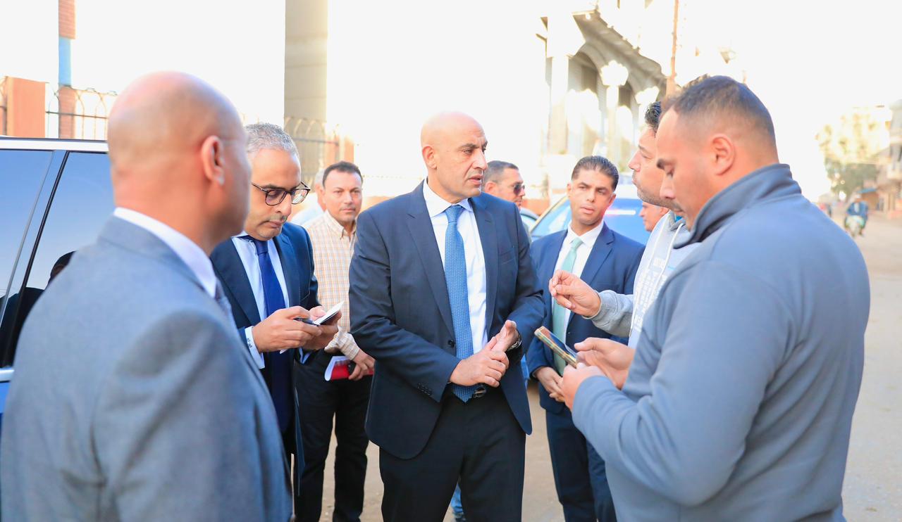 وزير التربية والتعليم يتابع التحصيل الدراسي والانضباط