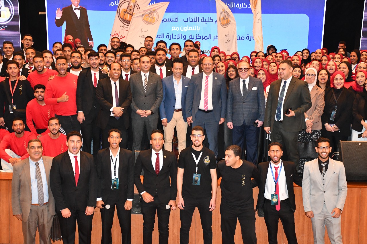 جامعة حلوان تكرم الفنان سامح حسين