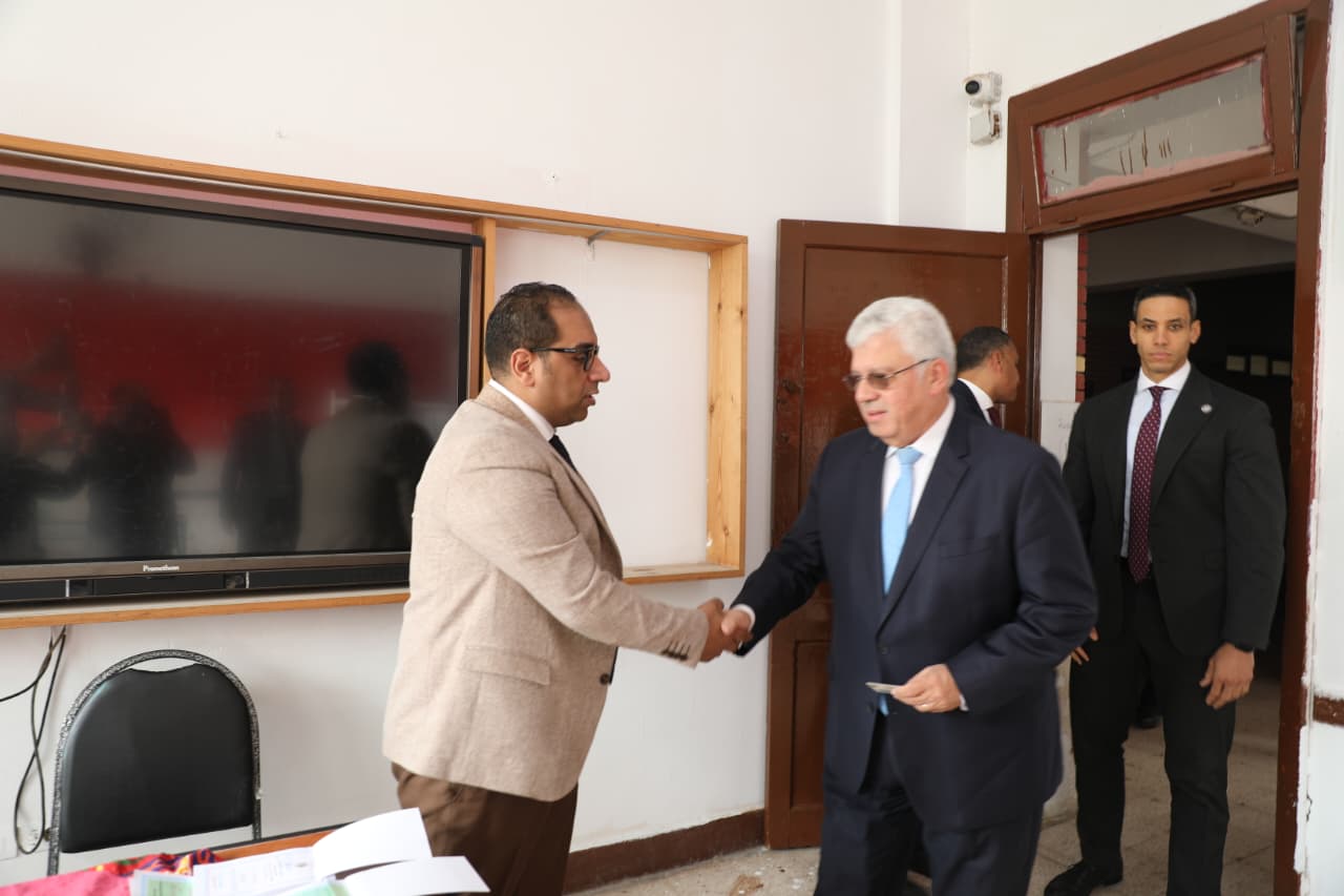 وزير التعليم العالي يصوّت في انتخابات مجلس النواب 2025