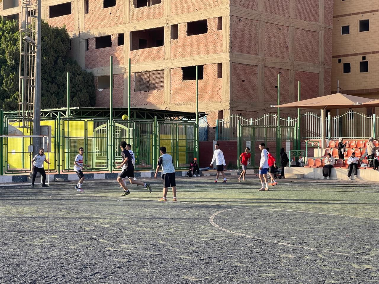 جامعة سوهاج الأهلية تتوج كلية الإعلام بطلًا لخماسيات كرة القدم