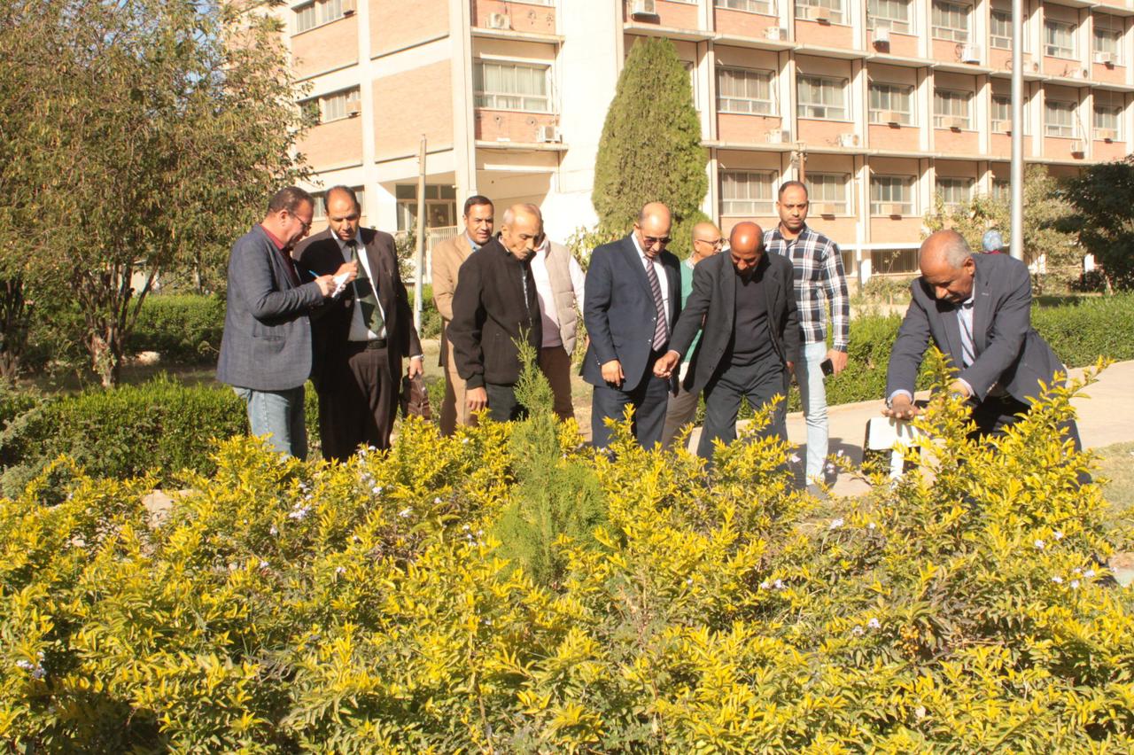 جامعة أسيوط تطور الحرم الجامعي وتوسع المساحات الخضراء