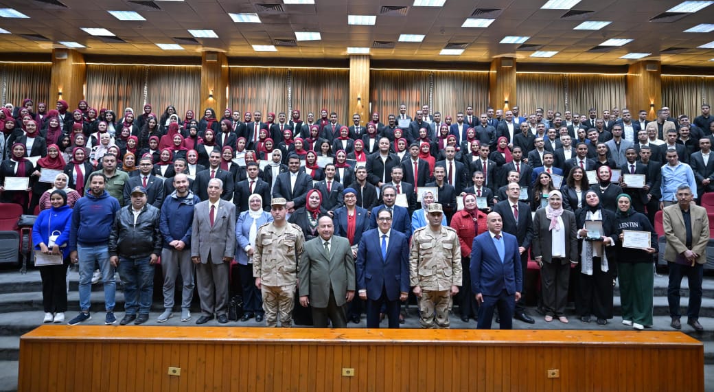 جامعة القاهرة تحتفل بتميز طلابها في تجربة المعايشة بالأكاديمية المصرية العسكرية