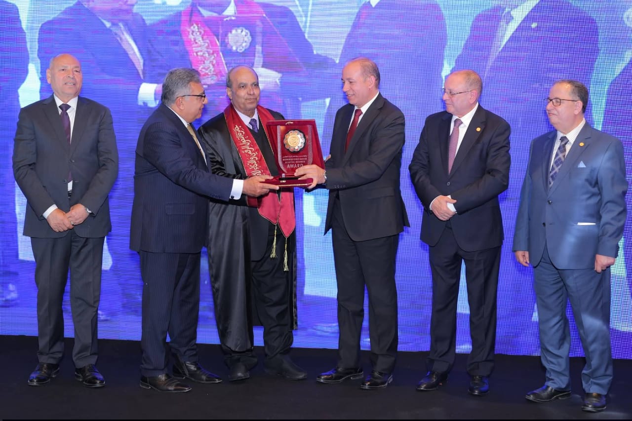 جامعة أسيوط تحتفل بفوز أستاذ الهندسة بجائزة الدكتور محمد ربيع ناصر للبحث العلمي لعام 2025