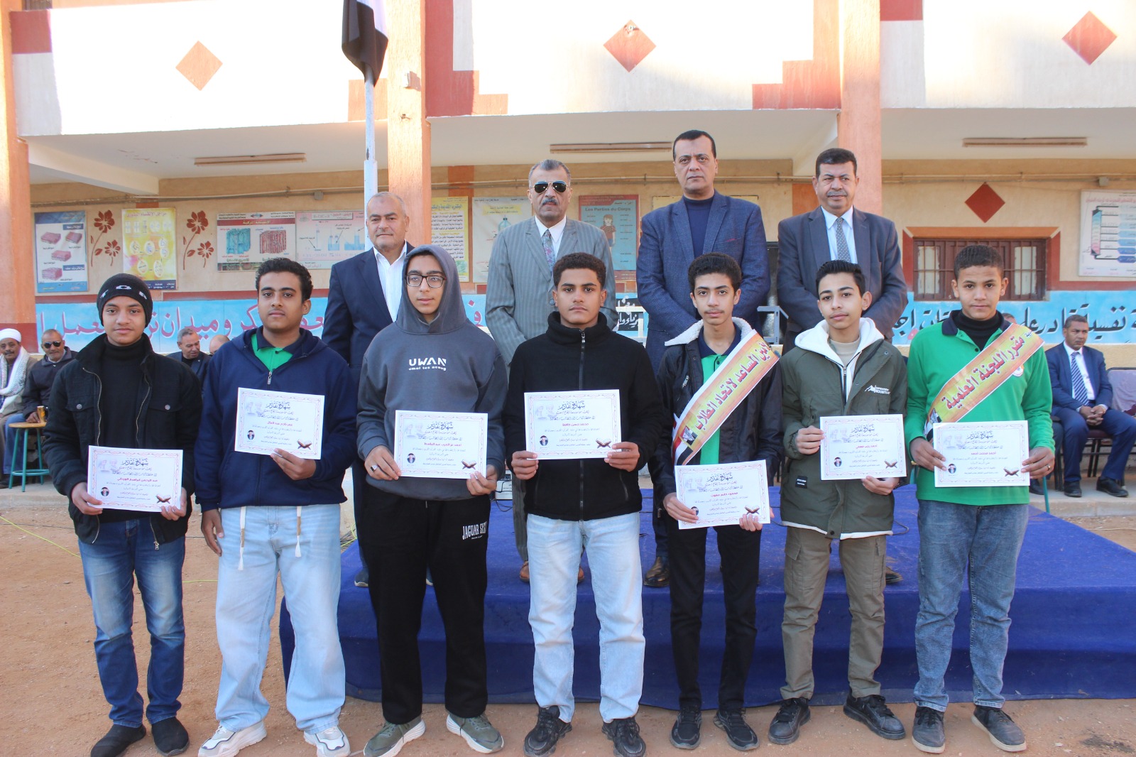 مدير تعليم سوهاج يكرم طلاب حفظة القرآن المشهود لهم