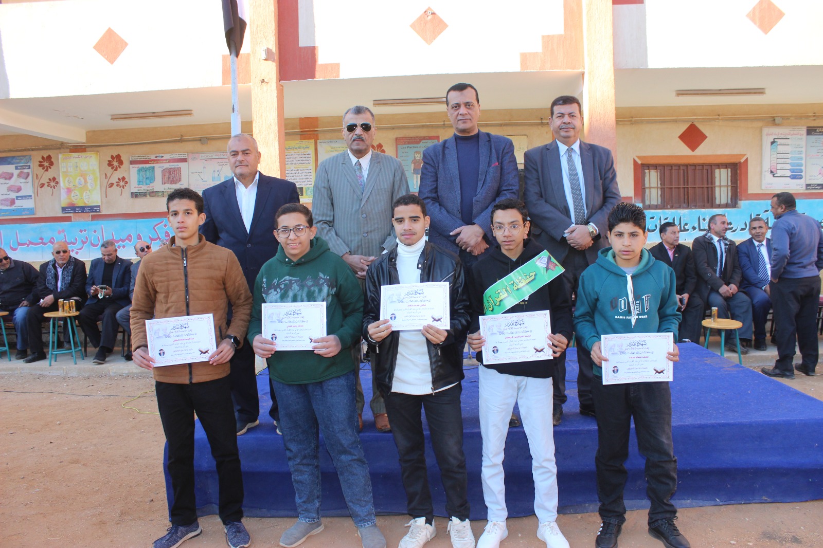 مدير تعليم سوهاج يكرم طلاب حفظة القرآن المشهود لهم