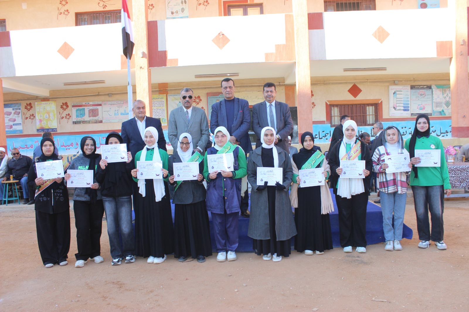 مدير تعليم سوهاج يكرم طلاب حفظة القرآن المشهود لهم