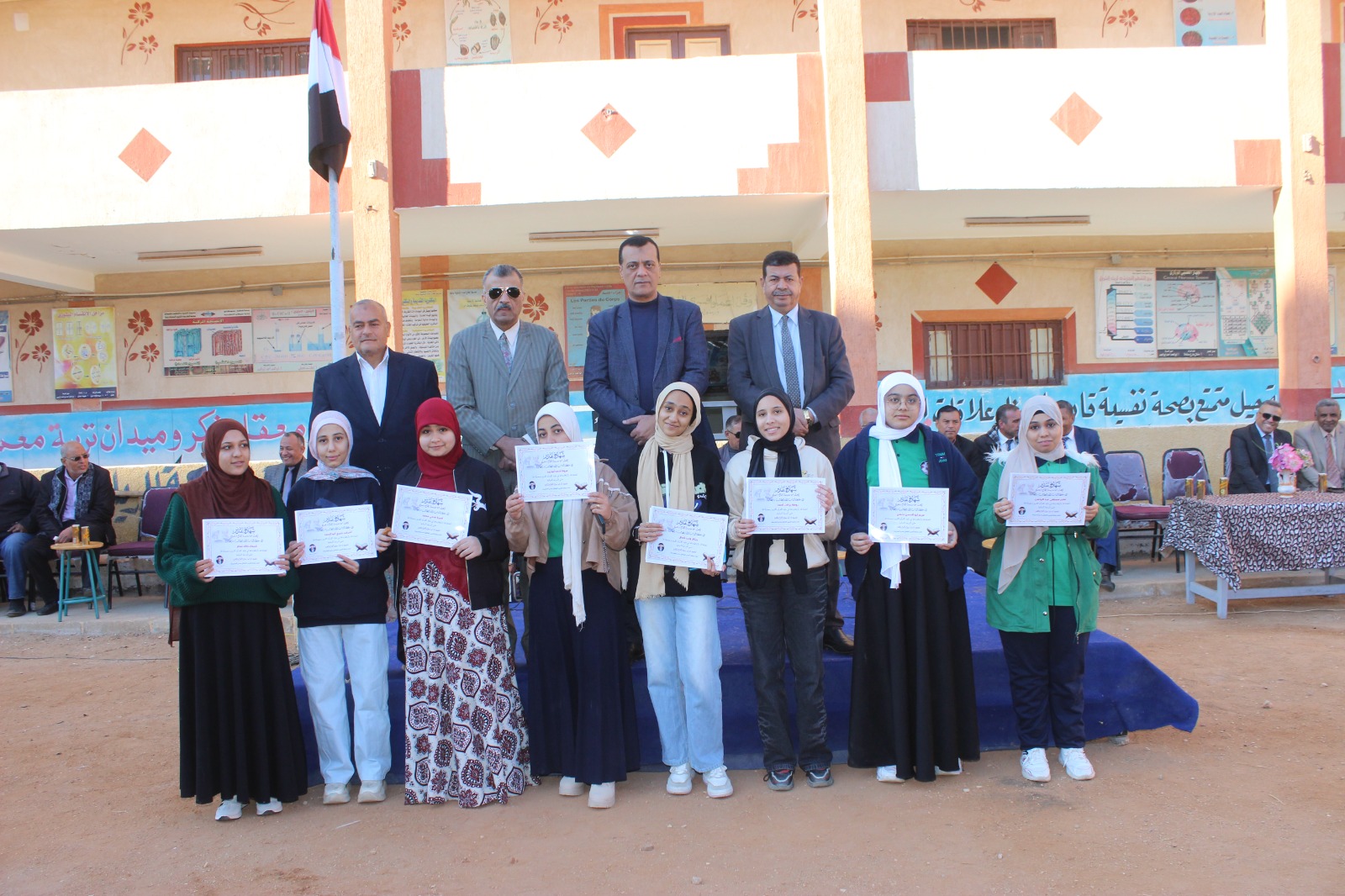 مدير تعليم سوهاج يكرم طلاب حفظة القرآن المشهود لهم