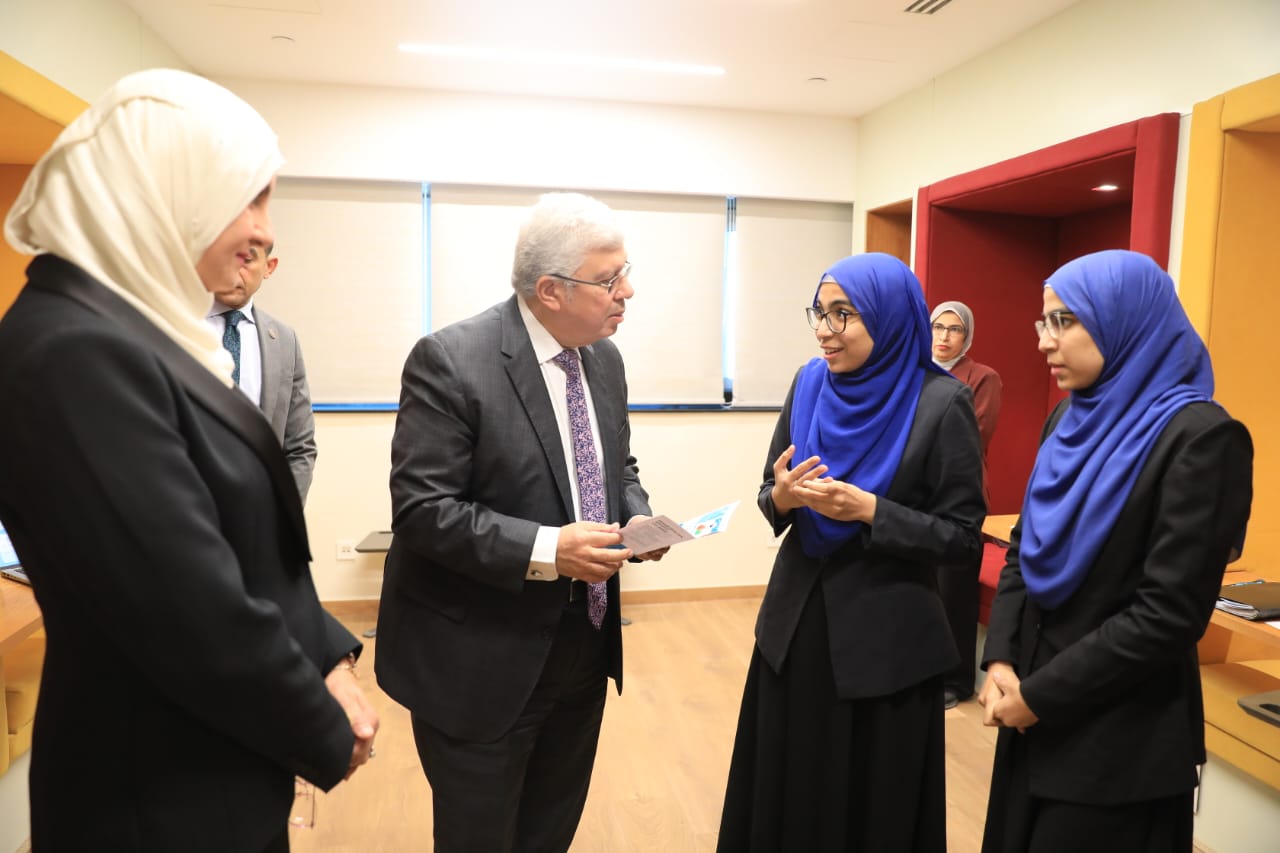 وزير التعليم العالي يطلق رؤية جديدة لمعهد بحوث الإلكترونيات 