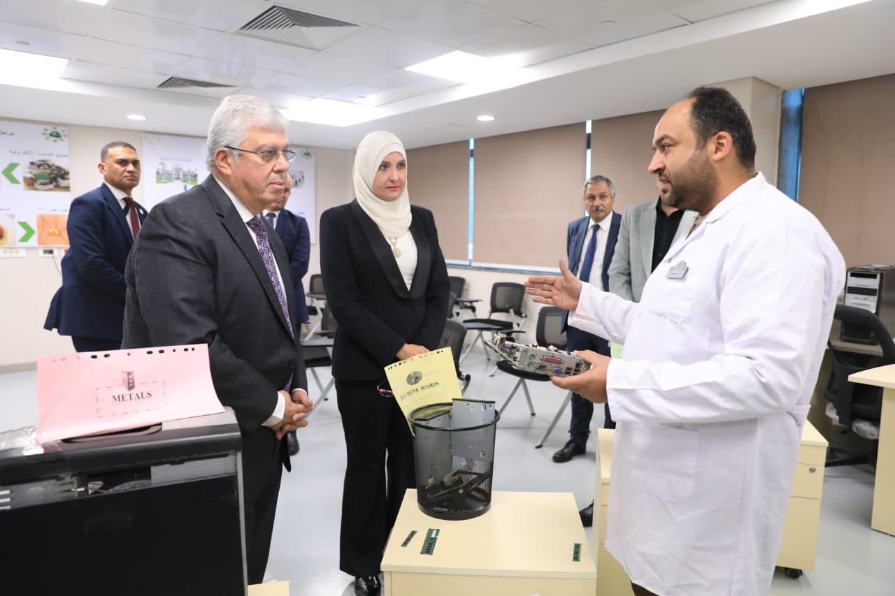 وزير التعليم العالي يطلق رؤية جديدة لمعهد بحوث الإلكترونيات 