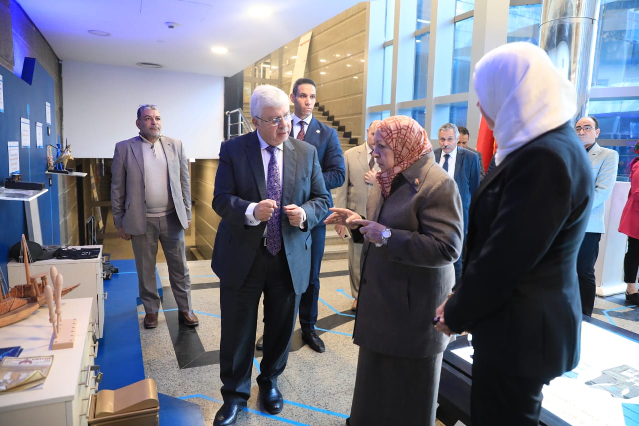 وزير التعليم العالي يطلق رؤية جديدة لمعهد بحوث الإلكترونيات 