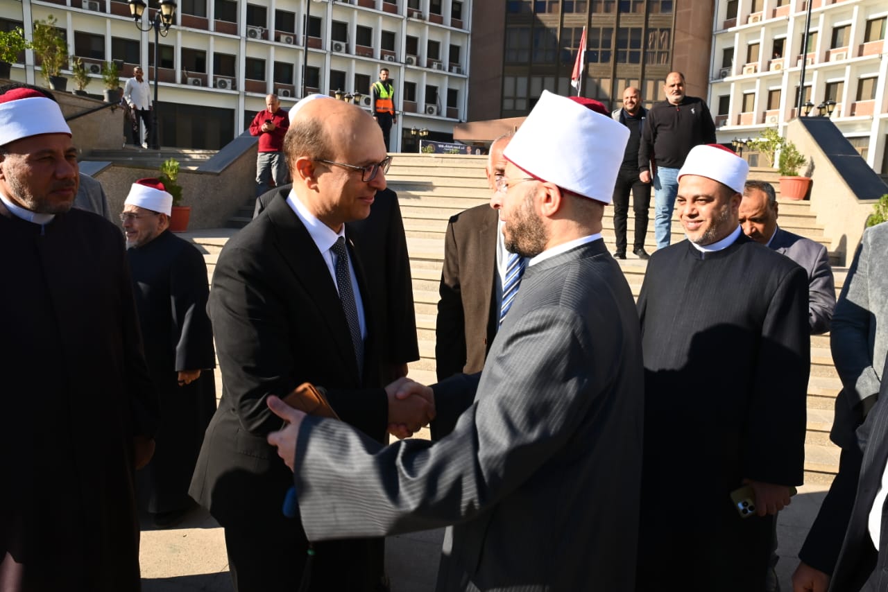 الدكتور المنشاوي يلتقي فضيلة العالم الجليل الدكتور أسامة الأزهري وزير الأوقاف بجامعة أسيوط