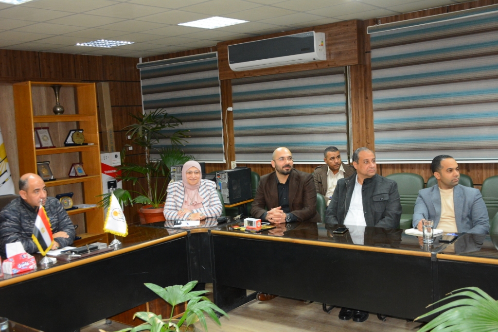 جامعة أسيوط تطلق مبادرة التميز البيئي لمكافحة الآفات