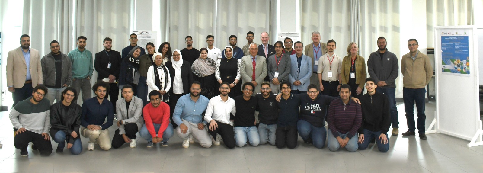 ندوة علمية بالجامعة الألمانية بالقاهرة حول الطاقة الكهروضوئية والتنقل الكهربائي