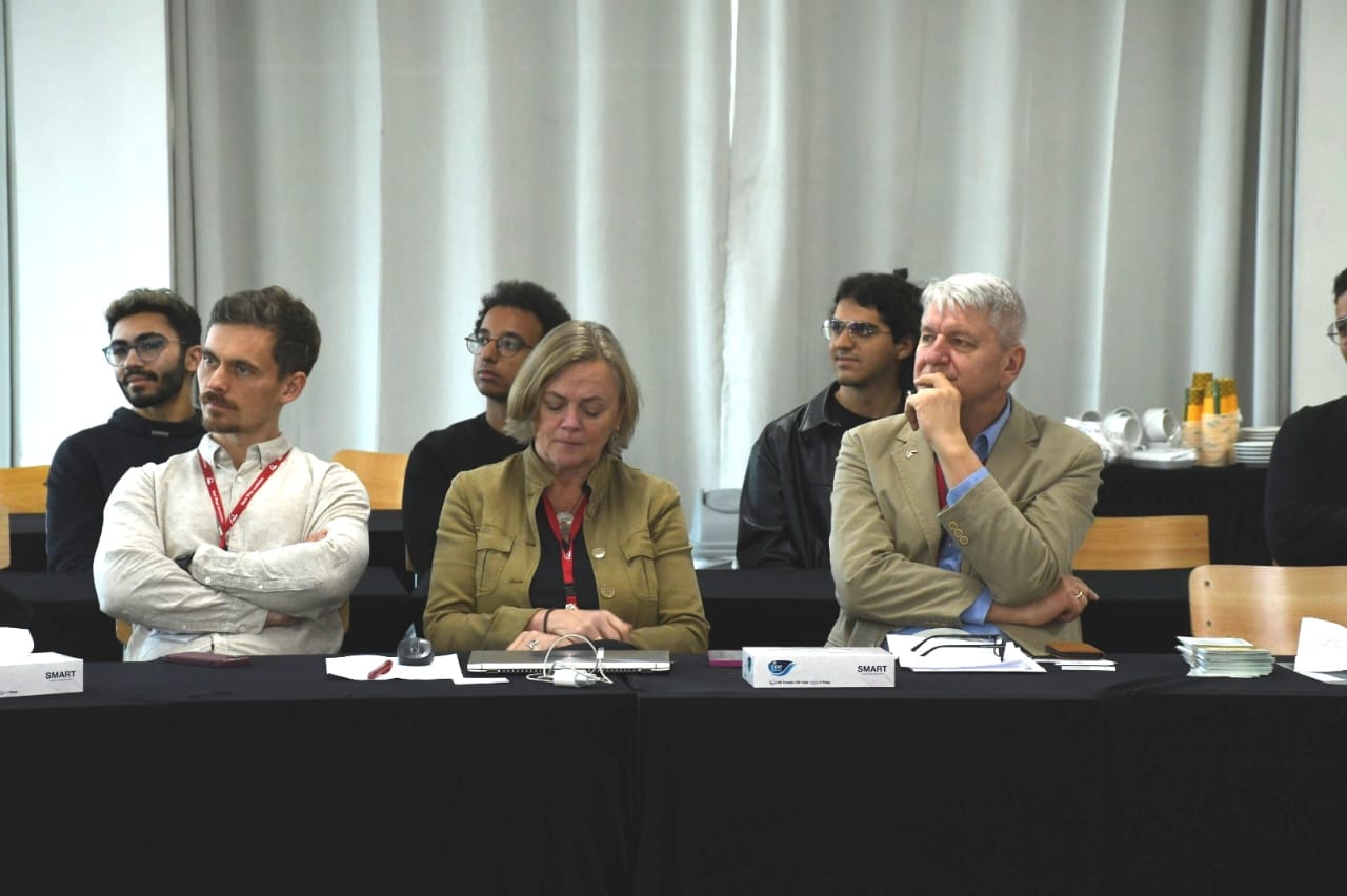 ندوة علمية بالجامعة الألمانية بالقاهرة حول الطاقة الكهروضوئية والتنقل الكهربائي