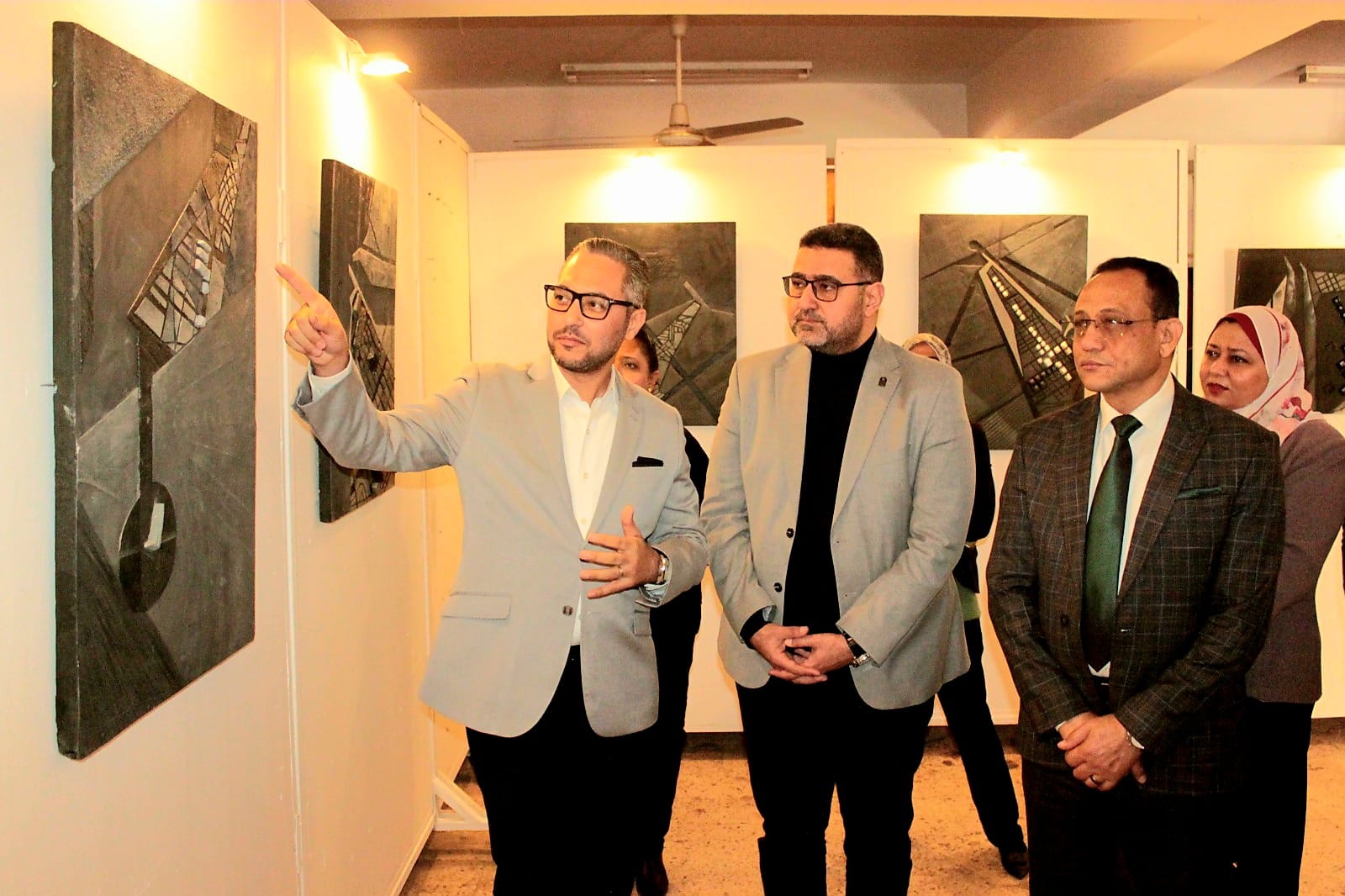 جامعة أسيوط تفتتح معرضًا جداريًا للفن يعكس التحولات العمرانية