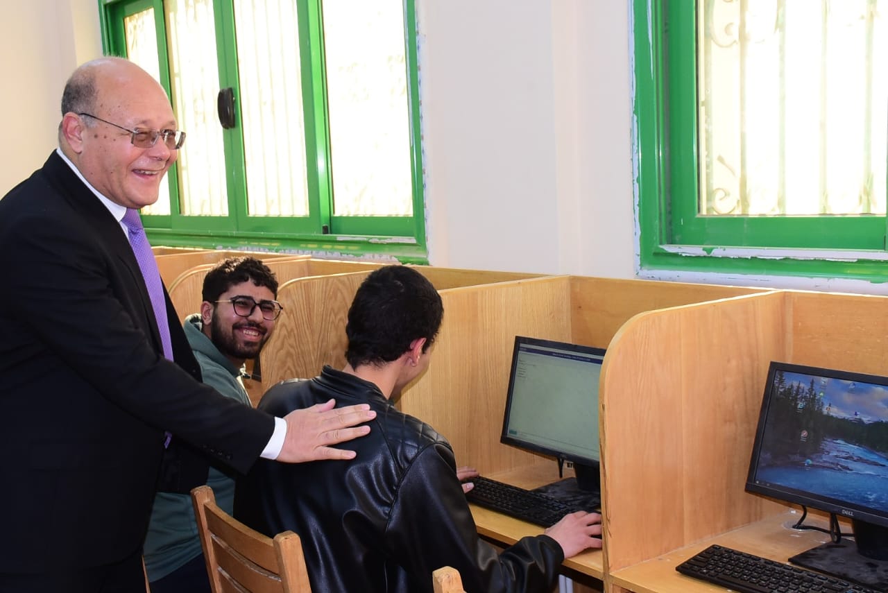 جامعة سوهاج تطلق أكبر مركز للإختبارات الإلكترونية