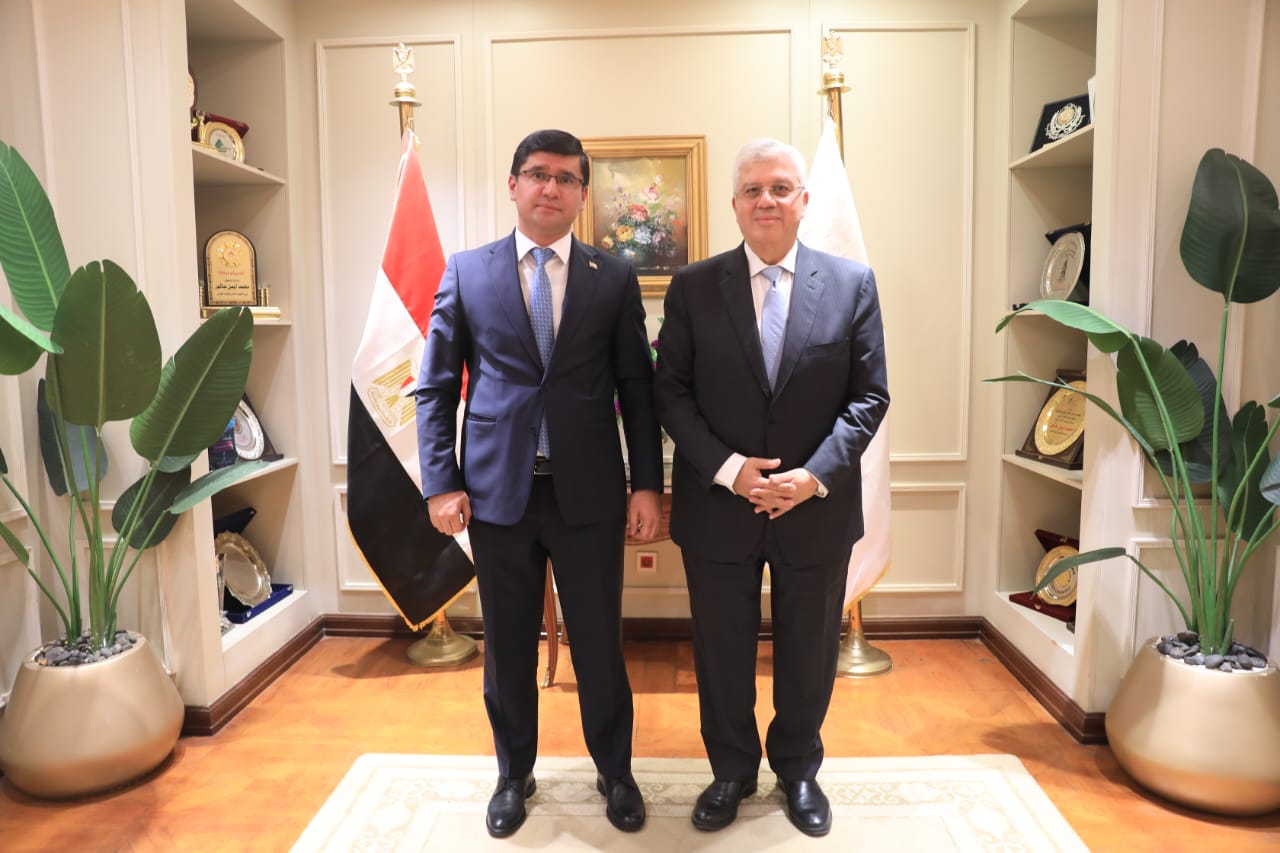 وزير التعليم العالى يفتح آفاقًا جديدة للتعاون مع طاجكستان