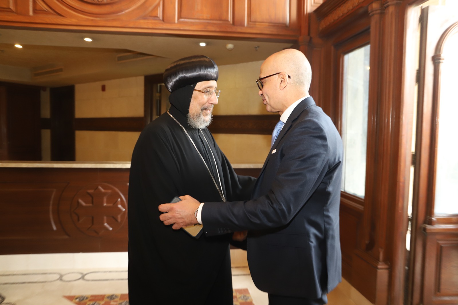 قيادات جامعة عين شمس يشاركون الأنبا إرميا احتفالات الميلاد