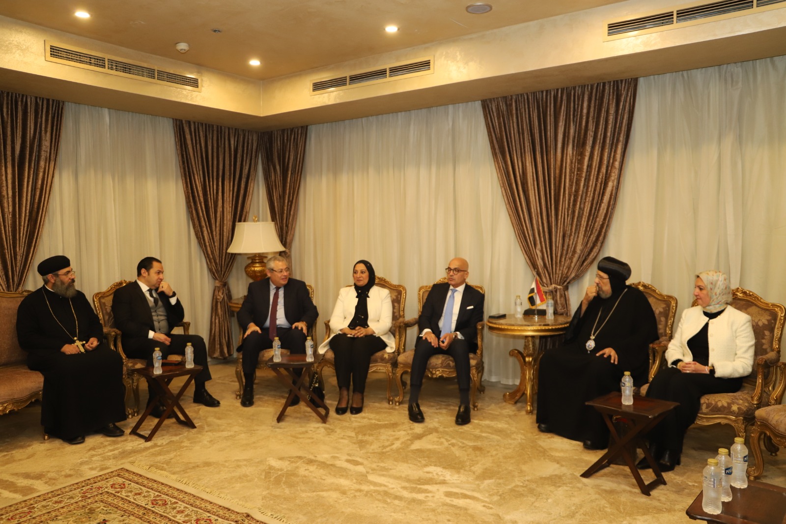 قيادات جامعة عين شمس يشاركون الأنبا إرميا احتفالات الميلاد