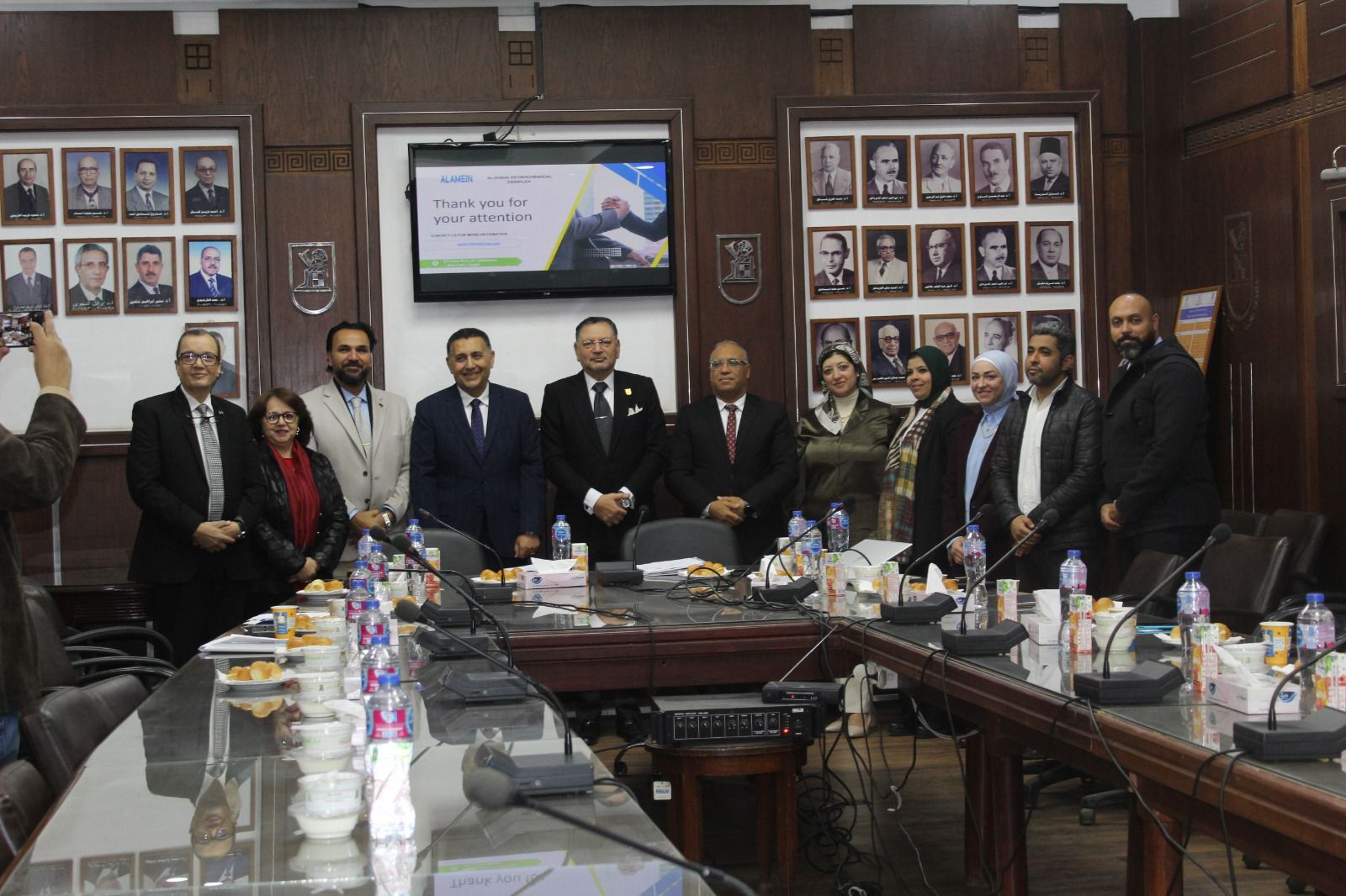 جامعة القاهرة تطلق مشروع تحويل المخلفات البلاستيكية إلى طاقة