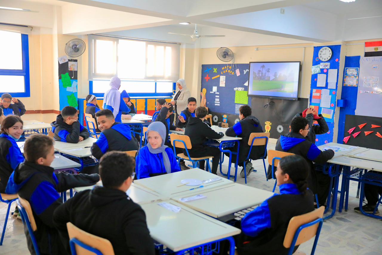 وزير التربية والتعليم يصطحب وفدا من البرلمان الياباني في زيارة للمدرسة المصرية اليابانية بمدينة العبور 