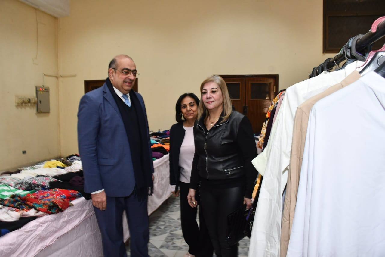 جامعة العاصمة تنظم معرض الملابس الخيري لدعم الفئات الأكثر احتياجًا