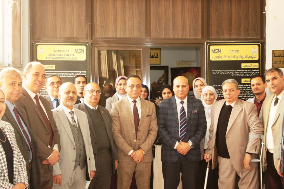 رئيس جامعة أسيوط يستقبل وفد المجلس الأعلى لتقييم معهد علوم المواد والنانوتكنولوجي