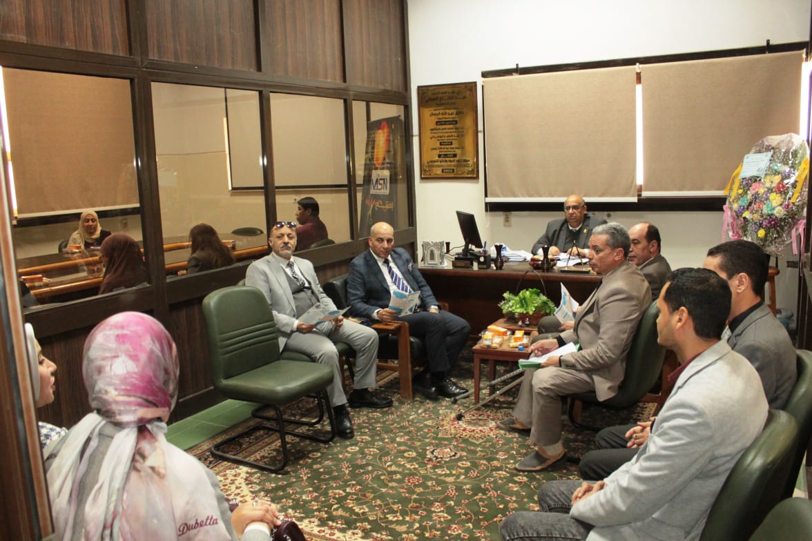 رئيس جامعة أسيوط يستقبل وفد المجلس الأعلى لتقييم معهد علوم المواد والنانوتكنولوجي