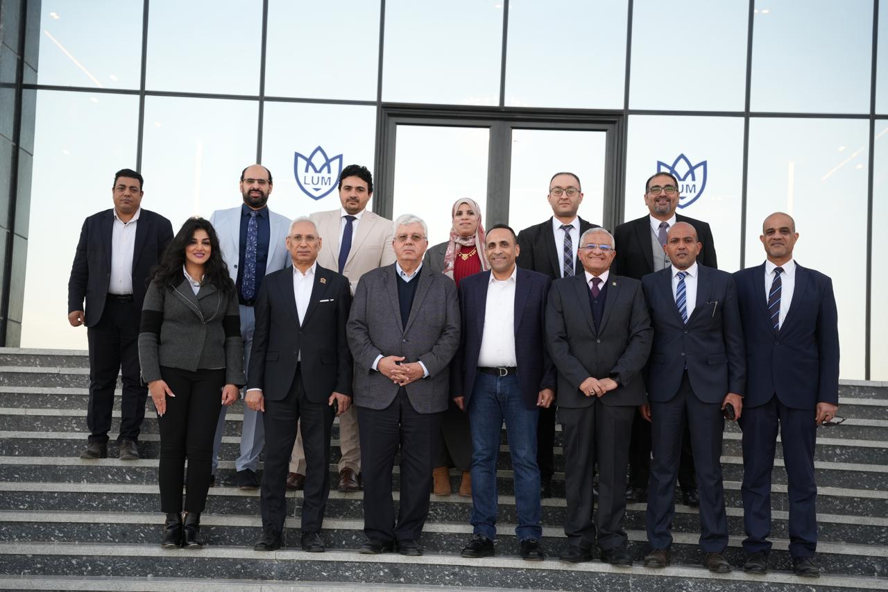 وزير التعليم العالي يتفقد جامعة اللوتس بالمنيا