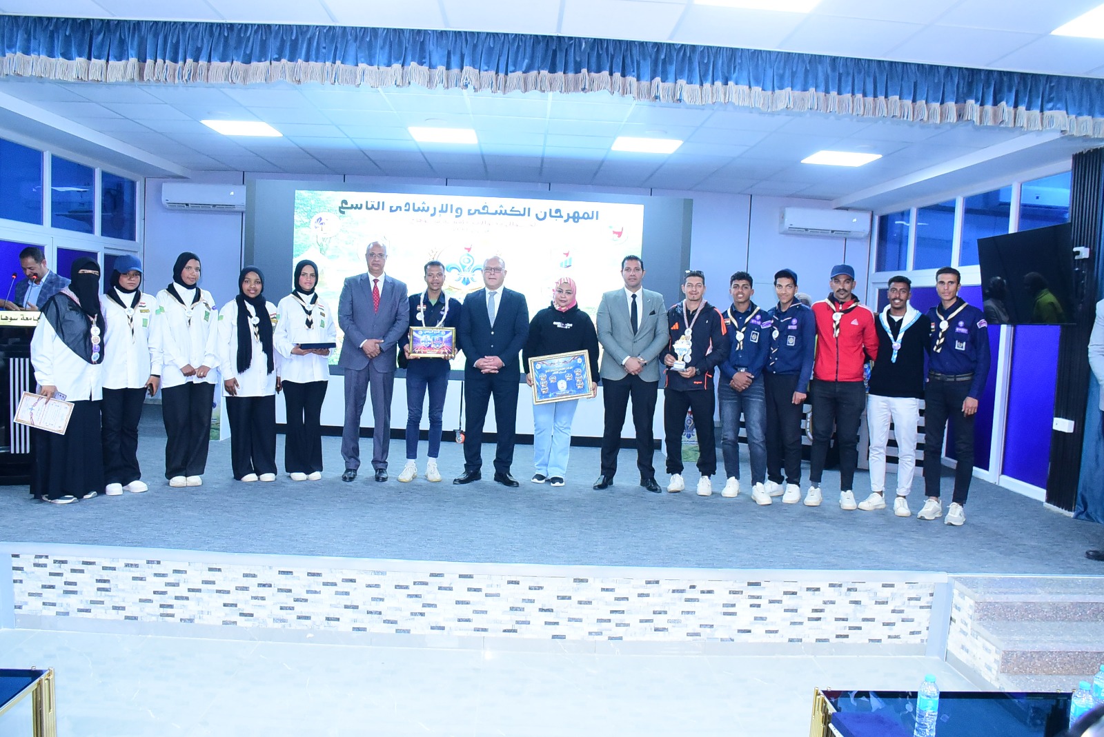 رئيس جامعة سوهاج يكرم جوالي وجوالات الكليات الفائزة في المهرجان الكشفي والإرشادي