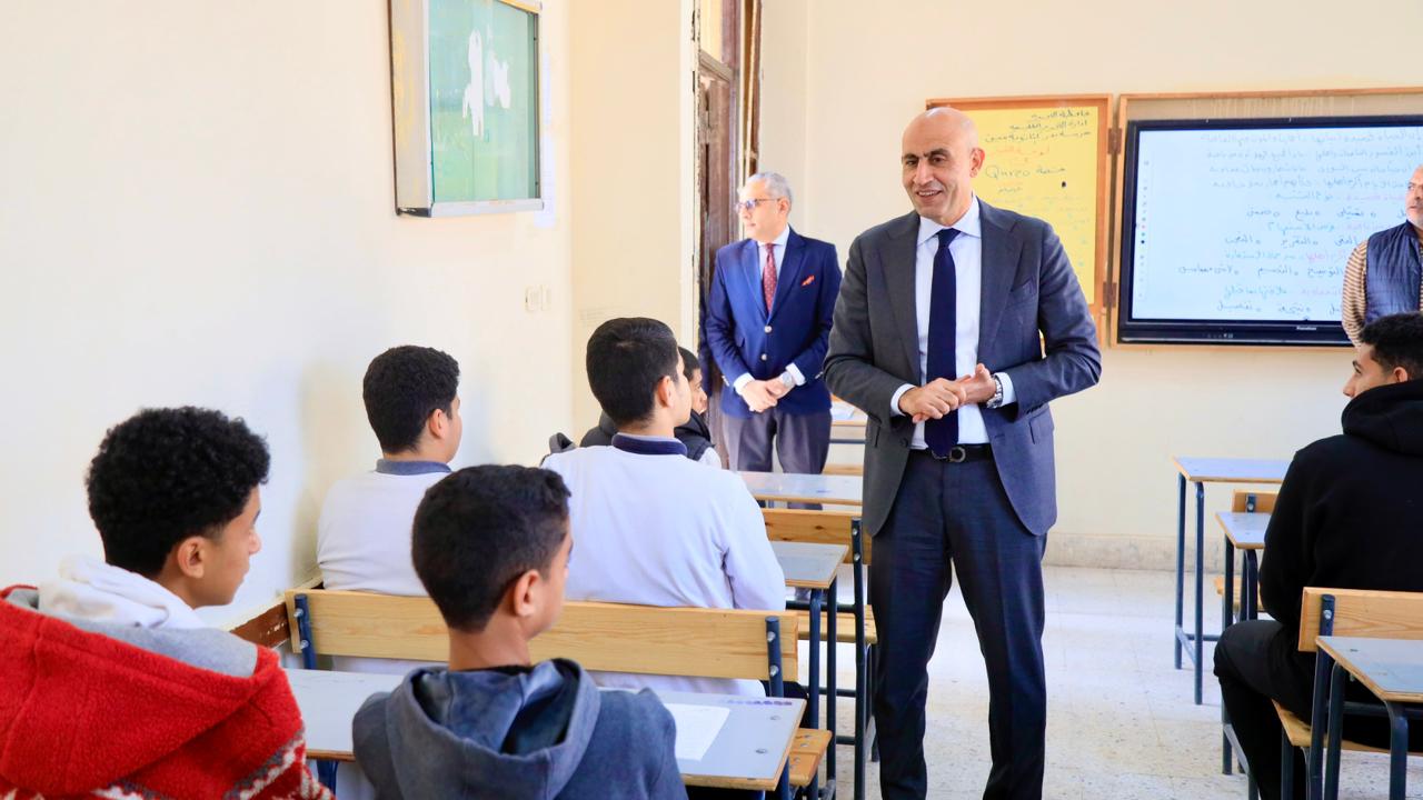 محمد عبداللطيف فى جولات ميدانية بعد ترشيحه للاستمرار وزيرا للتعليم فى التعديل الوزاري الجديد
