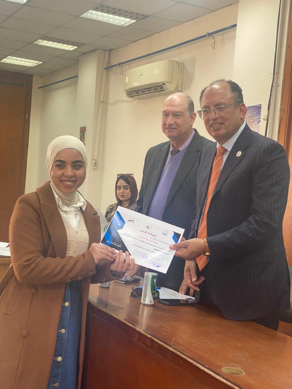 إبداعات الغزل والنسيج تتألق في ملتقى جامعة العاصمة للفنون التطبيقية