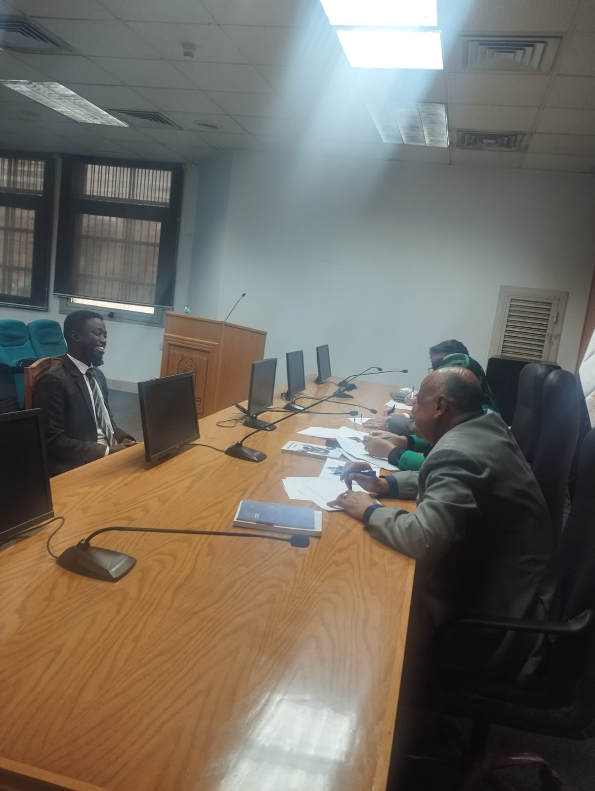 جامعة العاصمة تطلق المرحلة الأولى من المقابلات الشخصية لاختيار سفراء الوافدين 