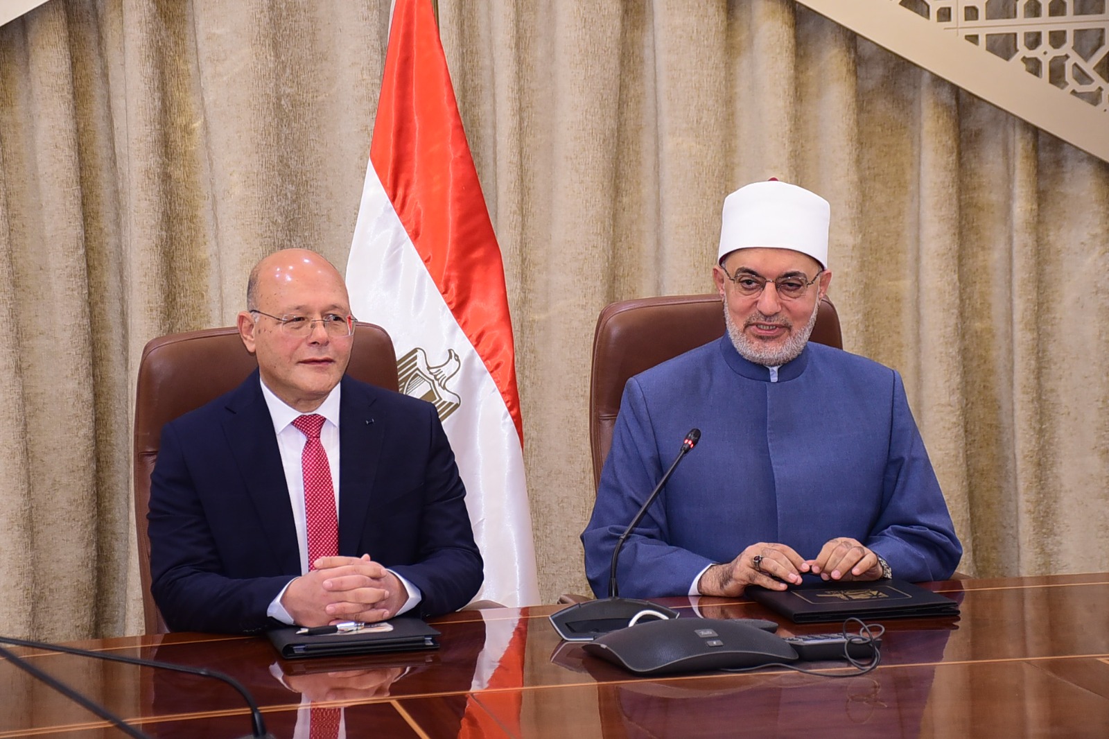 الدكتور نظير عياد في لقاء فكري مع الطلاب بحضور رئيس جامعة سوهاج في دار الإفتاء المصرية