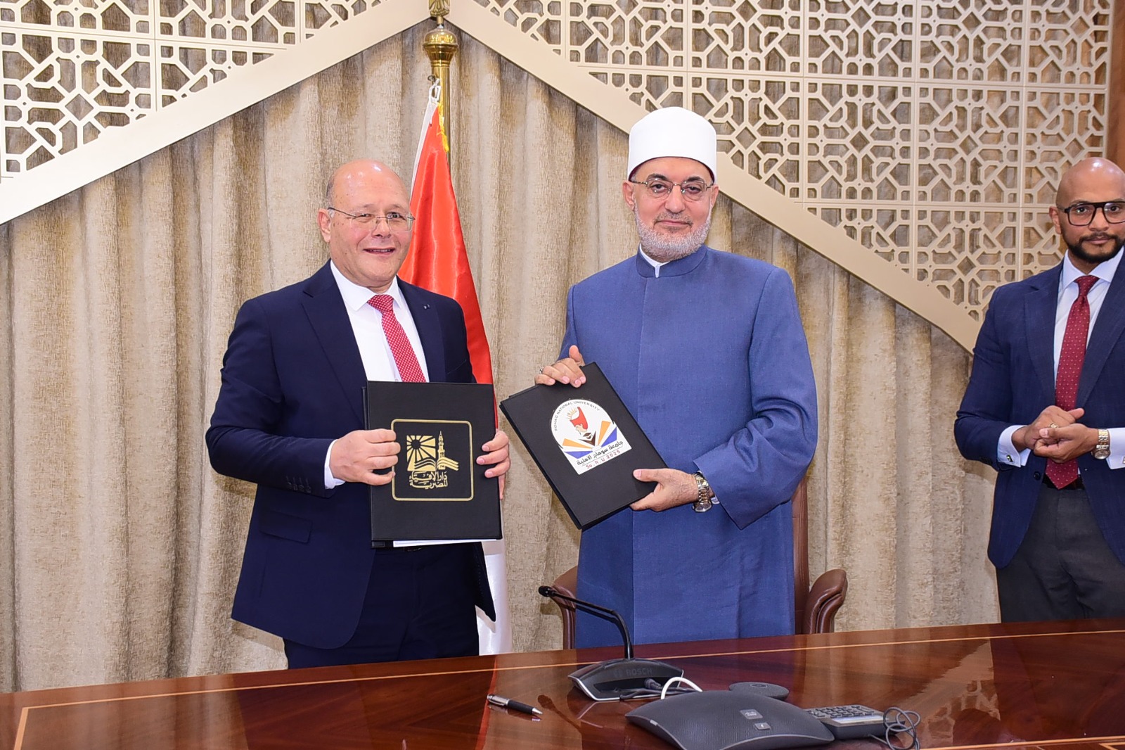 الدكتور نظير عياد في لقاء فكري مع الطلاب بحضور رئيس جامعة سوهاج في دار الإفتاء المصرية