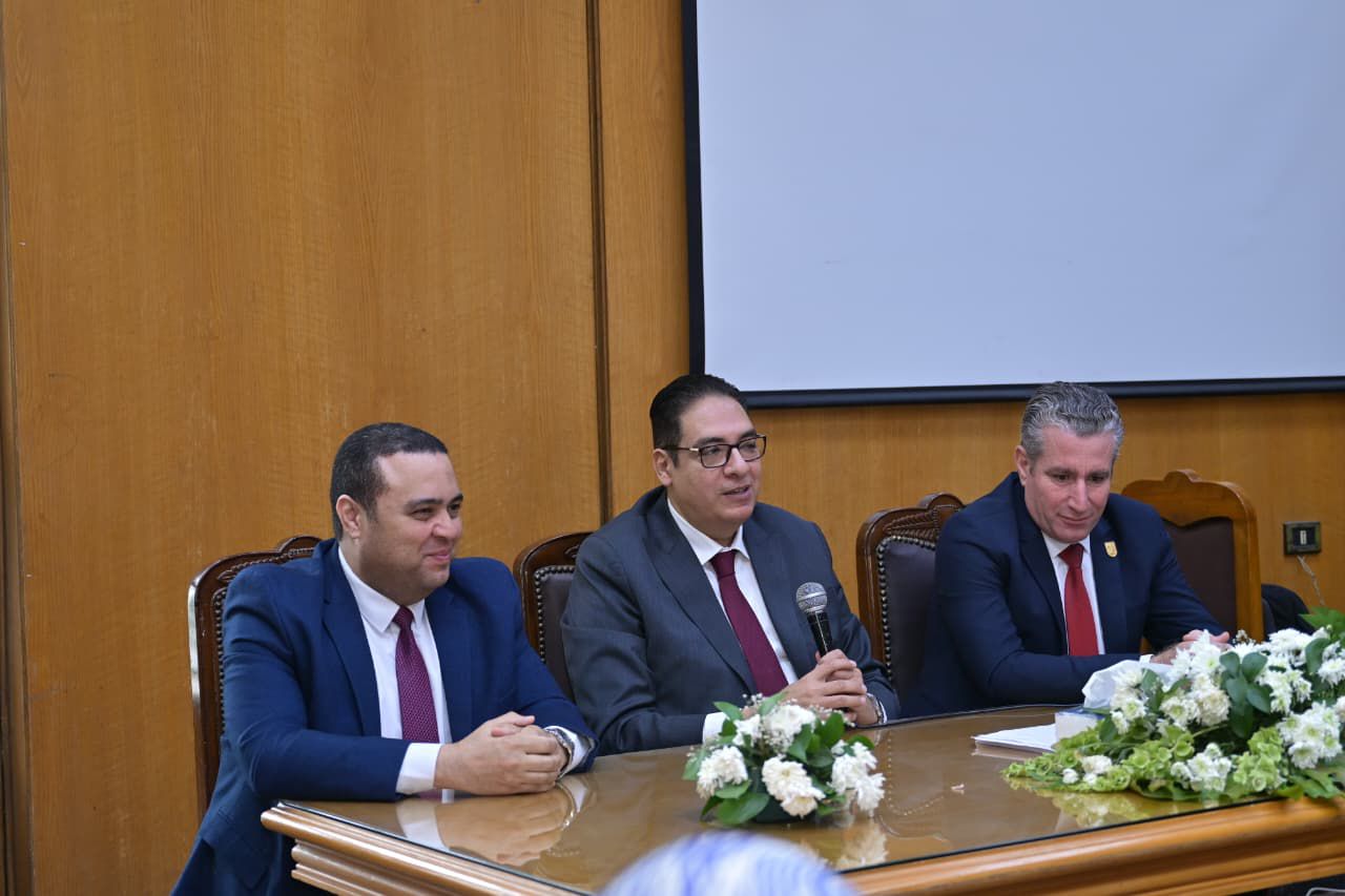 جامعة القاهرة تطلق برنامجًا موسعًا لتأهيل القيادات والكوادر الإدارية