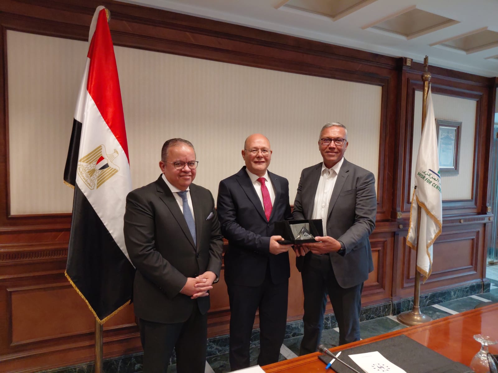 شركة مصر للمقاصة تدعم مستشفيات سوهاج الجامعية بمبلغ ٢.٥ مليون جنيه