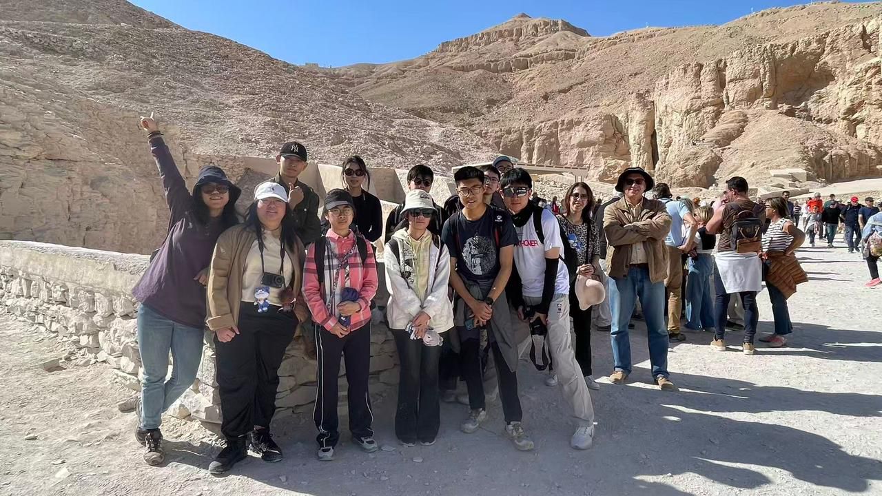 جامعة القاهرة تنظم مدرسة شتوية في الآثار لطلاب جامعة شنغهاي جياو تونج الصينية وتعزز شراكاتها الأكاديمية الدولية